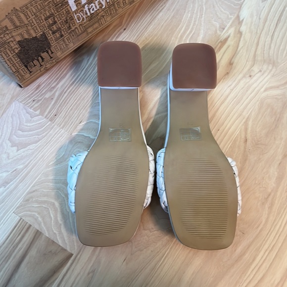 Heeled slides size 11 - Picture 2 of 4